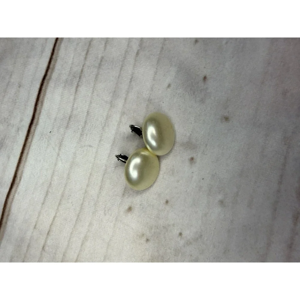 Vintage Marvella Large Faux Pearl Clip On Earrings‎ Ivory Ornate Old Money